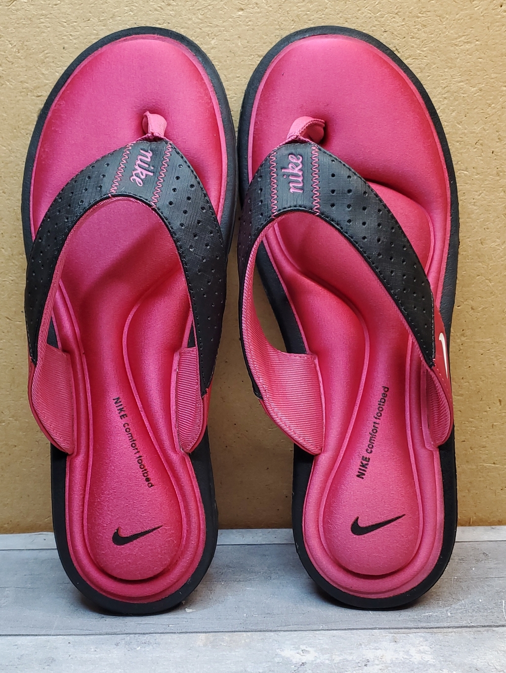Nike Comfort Footbed Black and Pink Flip Flops Size 9/26 cm